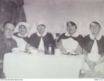 Bessie Johnson (second from right) 14 AGH 1917 (AWM P00812.022)