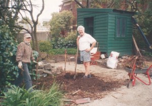 021 Elizabeth Hill, Murray Hohnen preparing dry stone wall October 2003