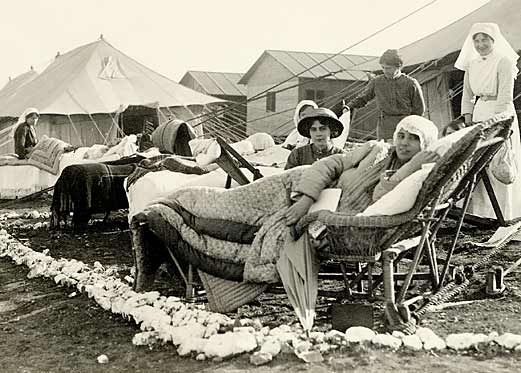 Australian sisters outside their quarters on Lemnos late 1915